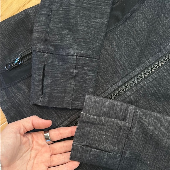 Lululemon jacket size 8 - Picture 3 of 4